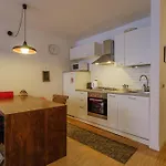 Yourbanflat Savonarola Retro Lejlighed