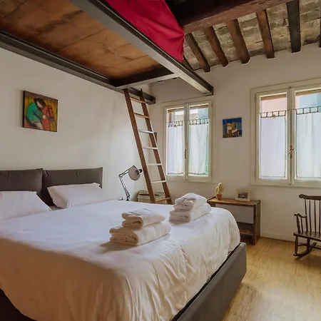 Yourbanflat Savonarola Retro Daire