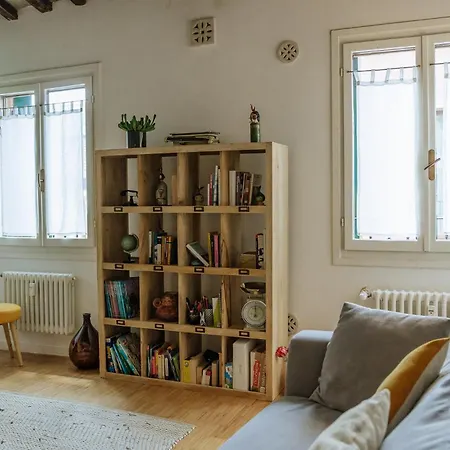 Yourbanflat Savonarola Retro *