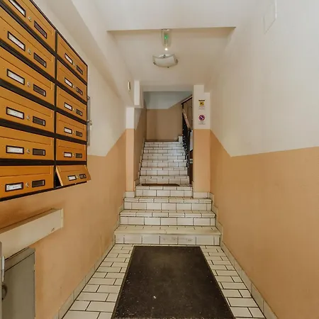 Yourbanflat Savonarola Retro Daire